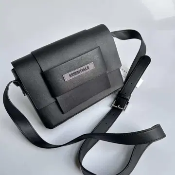 FOG 스퀘어 크로스 바디백