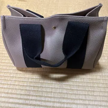그레이 토트백 심플한 디자인