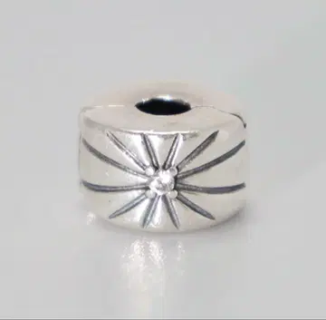 PANDORA 참 Sparkling Sunburst Clip