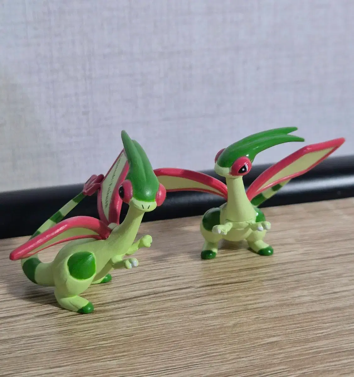 Pokemon Figure Moncolle Flygon Old & New Edition Set