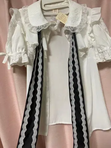 시크릿허니 반팔 슬릿 소매 볼레로 절개 블라우스 화이트