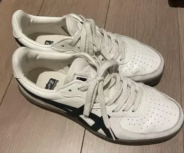 오니츠카타이거 스니커즈