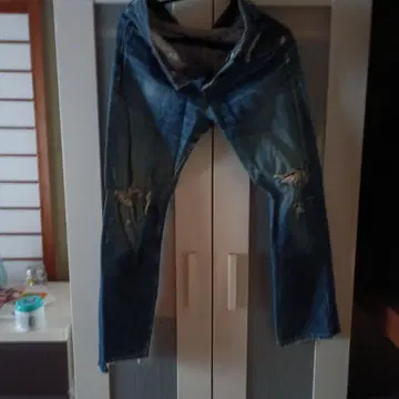 데미지 가공 다크 블루 스트레이트 데님