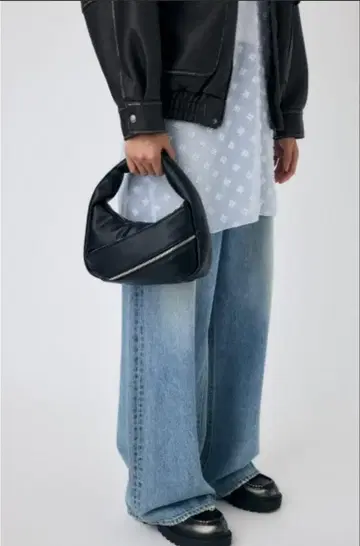 MOUSTY PADDED ZIPPER 백