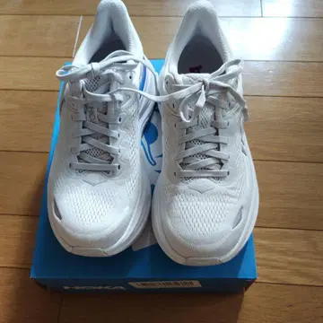 새상품 일본 미발매 HOKA 본다이 9 화이트 24cm