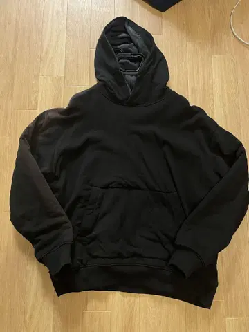 COS 블랙 후드 부착 후드티