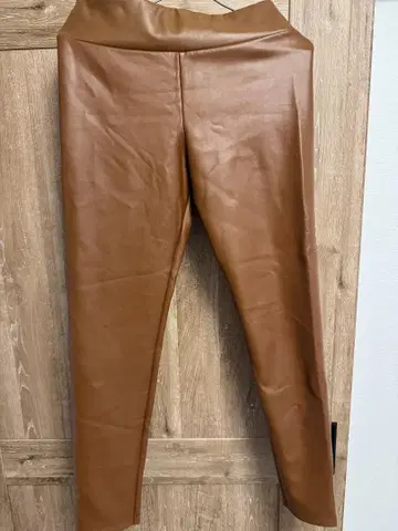 CALZEDONIA 칼체도니아 써멀 가죽 이펙트 팬츠