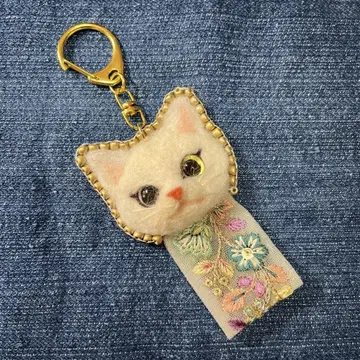 양모 펠트 화이트 고양이 오드아이 얼굴 키링 인도 자수 리본 백참