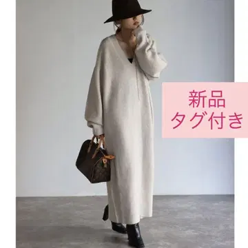 택 포함 새상품 봉쥬르 사간 딥 V넥 니트 원피스 IVORY