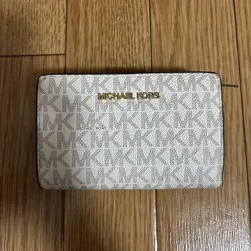 MICHAEL KORS 마이클 코스 2단 접이식 지갑