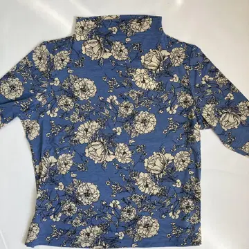 새상품 미세스 와코루 러브바디 꽃무늬 하이넥 티셔츠 LL