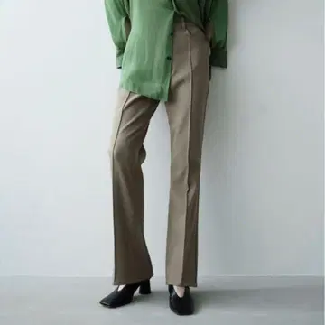 CLANE PIN TUCK BELL BOTTOM 팬츠 베이지