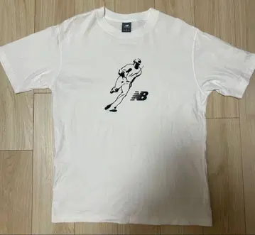 뉴발란스 화이트 티셔츠