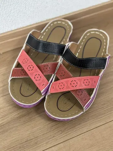 가격 인하 중 크로스 스트랩 샌들