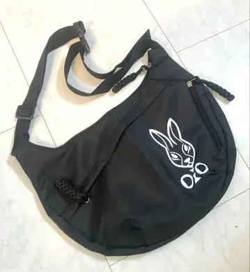 토끼 로고 블랙 숄더백
