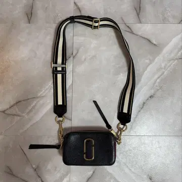 마크 제이콥스 스트라이프 숄더백 블랙