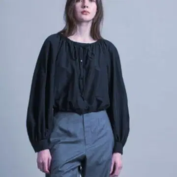LOEFF 로에프 C/NY 개더 블라우스 네이비