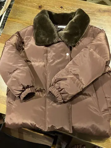 브라운 다운 자켓 퍼 카라 부착
