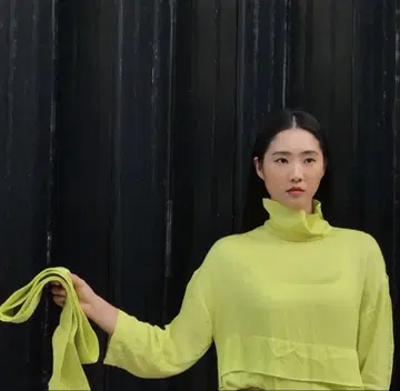 REALITY STUDIO 하이넥 7부 소매 셔츠 옐로우 컬러
