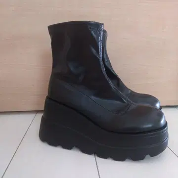 통굽 블랙 지퍼 부츠 24cm