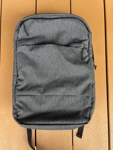 Incase 그레이 백팩