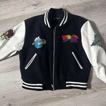 자수 바시티 자켓 블랙/화이트