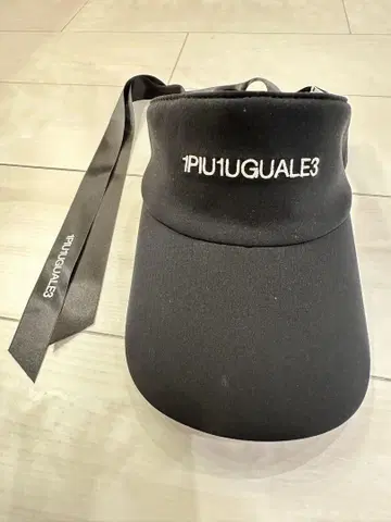 1PIU1UGUALE3 블랙 리본 바이저 우노피우노