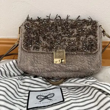 ANNA HINDMARCH 비즈 장식 숄더백