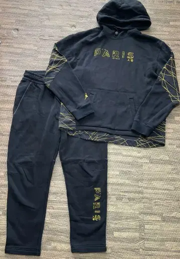 PARIS 후드 부착 맨투맨 셋업 블랙
