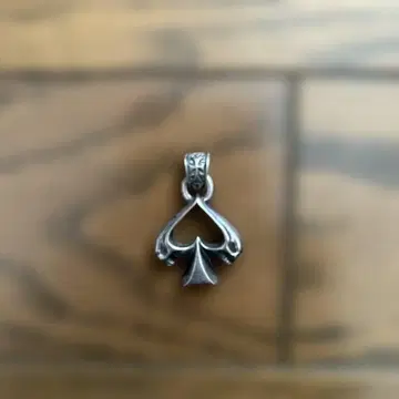실버 스페이드형 펜던트