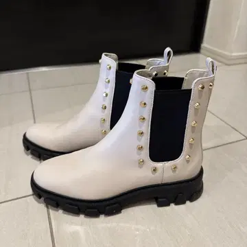 새상품급 Michael Kors 스터드 장식 첼시 부츠 리들리