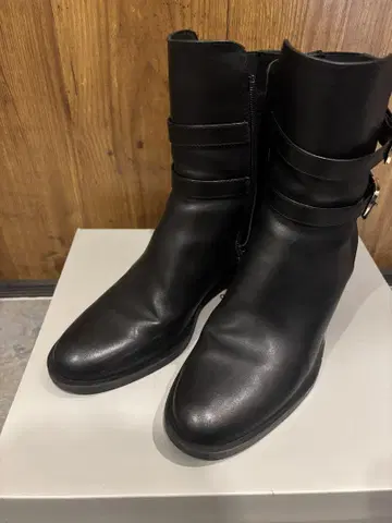 ZARA 벨트 포함 숏부츠
