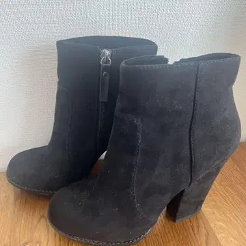 ZARA 블랙 스웨이드 부츠 37