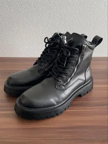 블랙 가죽 지퍼 부츠