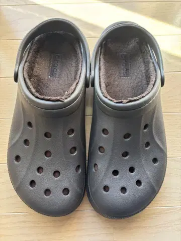 Crocs 다크 브라운 퍼 포함 28cm