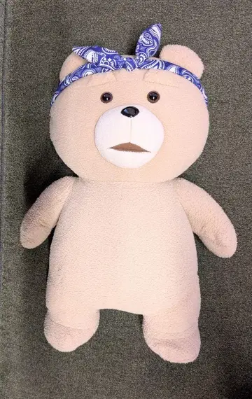 페이즐리 반다나 포함 봉제 인형