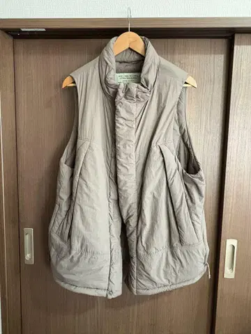 프릭스스토어 Primaloft 슬리브리스 다운 베스트