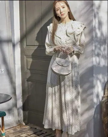 tocco closet 입체 프릴 스탠드 카라 도트 원피스 아이보리