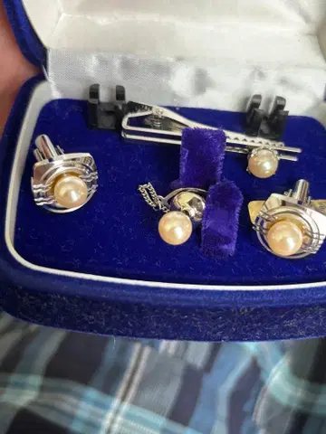 펄 장식 커프스 단추와 넥타이핀 세트