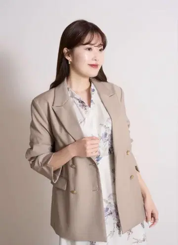 Trois Gold Button Blazer