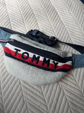TOMMY HILFIGER 바디백 웨스트 파우치