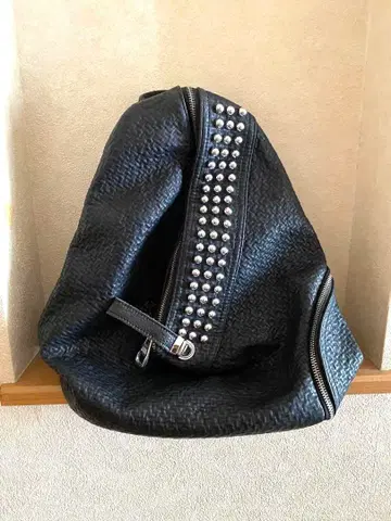 최종 가격 인하 스터드 장식 블랙 백팩
