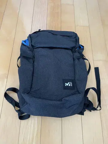 MILLET 심플한 디자인 백팩 다크 그레이