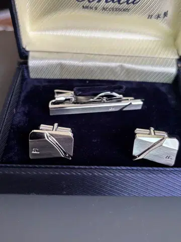 Unica 넥타이핀과 커프스 세트