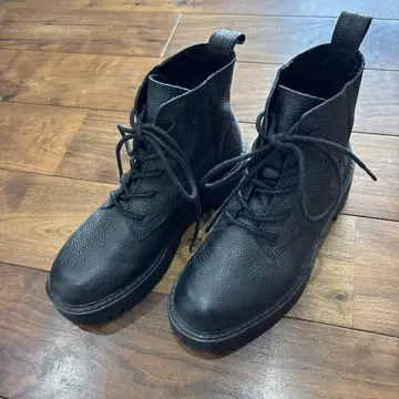 ZARA 가죽 블랙 레이스업 부츠