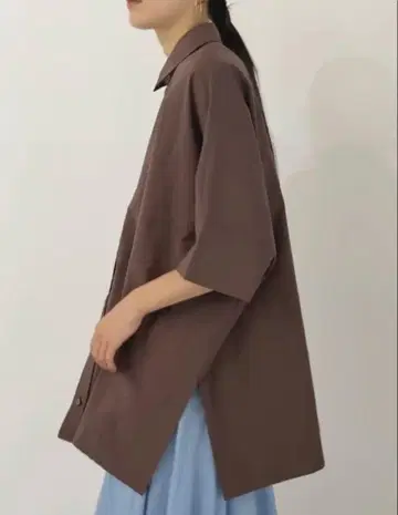 Libra Cue 빅 실루엣 하프 슬리브 셔츠 브라운