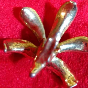 최종 가격 인하 골드런의 꽃 모양 브로치