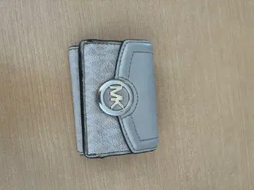 MICHAEL KORS 그레이 3단 폴더형 지갑
