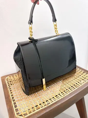 엘레강트한 블랙 핸드백