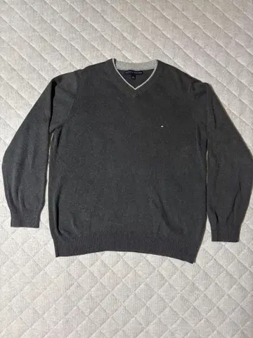[ 새상품급 ] TOMMY HILFIGER 다크 그레이 V넥 스웨터 M